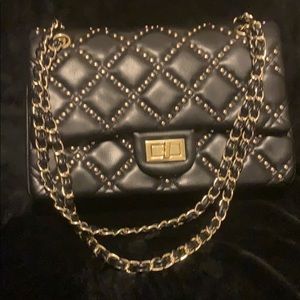 Classy purse for a night out. Great qualit…